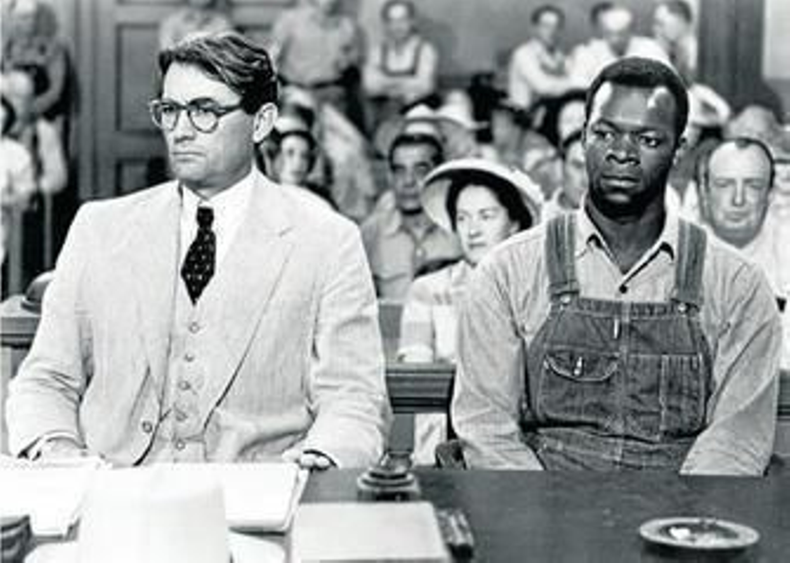 Gregory Peck junto al actor Brock Peters, en una escena de 'Matar a un ruiseñor'.