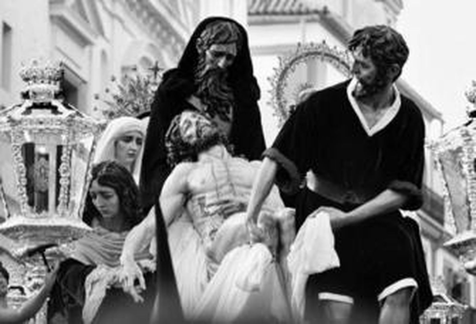 Panorámica del paso de misterio de Santa Marta.