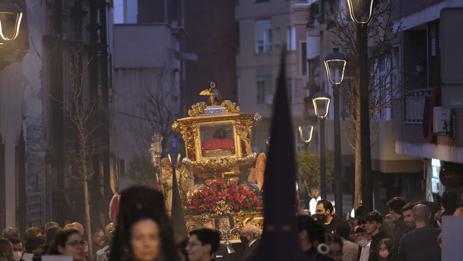Procesión del Santo Entierro en Almería, en imágenes.