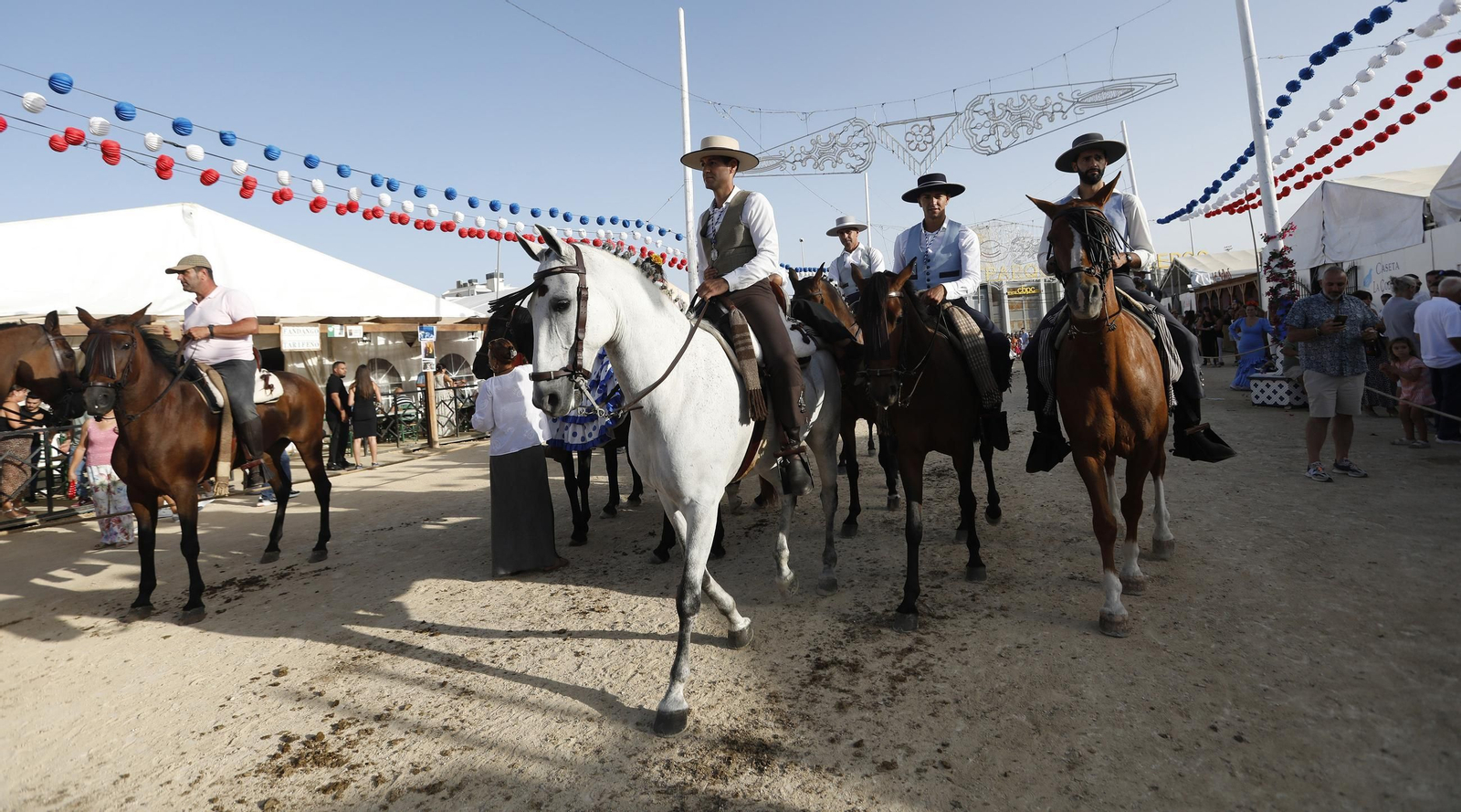 Búscate en las fotos del viernes en la Feria de Tarifa