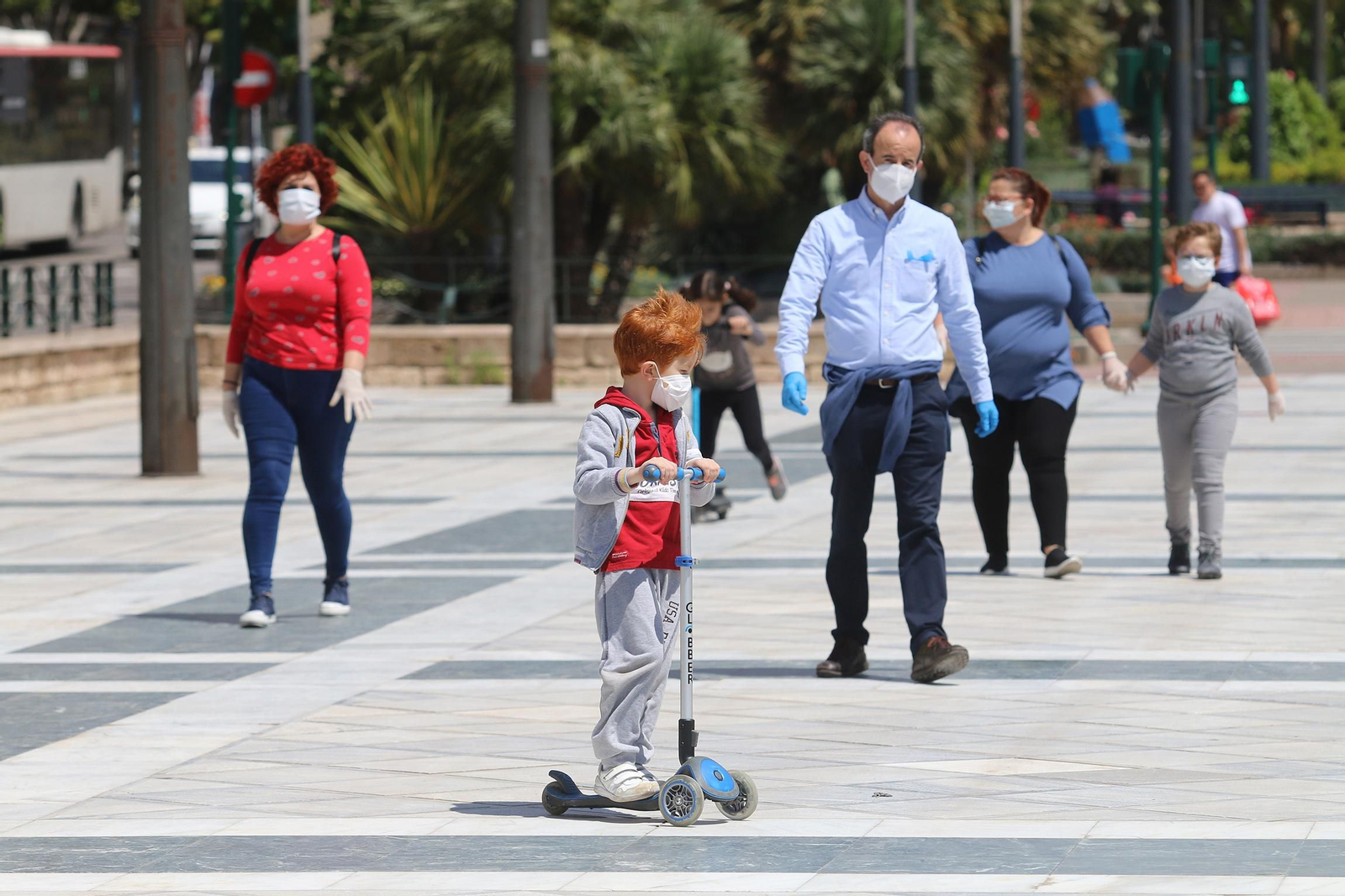 Fotogalería Los niños salen a la calle tras 43 días de confinamiento por coronavirus