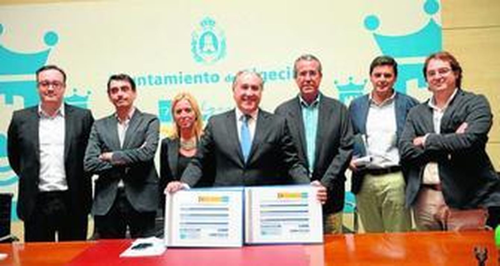 Un instante de la presentación de ayer de la primera fase del proyecto de arreglo del colector de Jacinto Benavente.