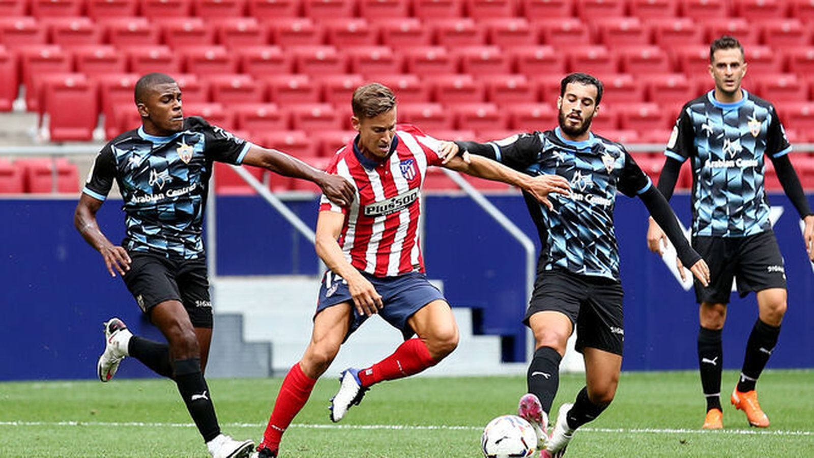 Akieme, Llorente y Lazo en el amistoso entre el Atlético y el Almería