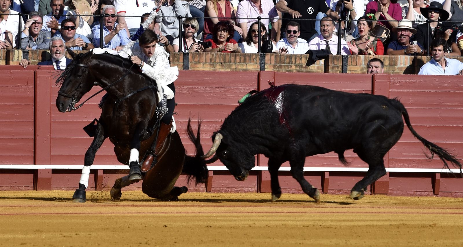 Las imágenes de la corrida de rejones de la Feria de Abril de Sevilla