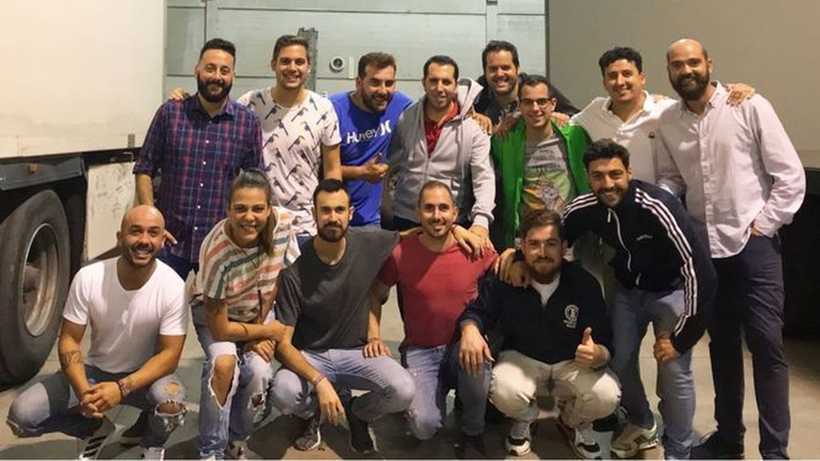 Componentes de la chirigota del Bizcocho durante un ensayo de cara al Concurso.