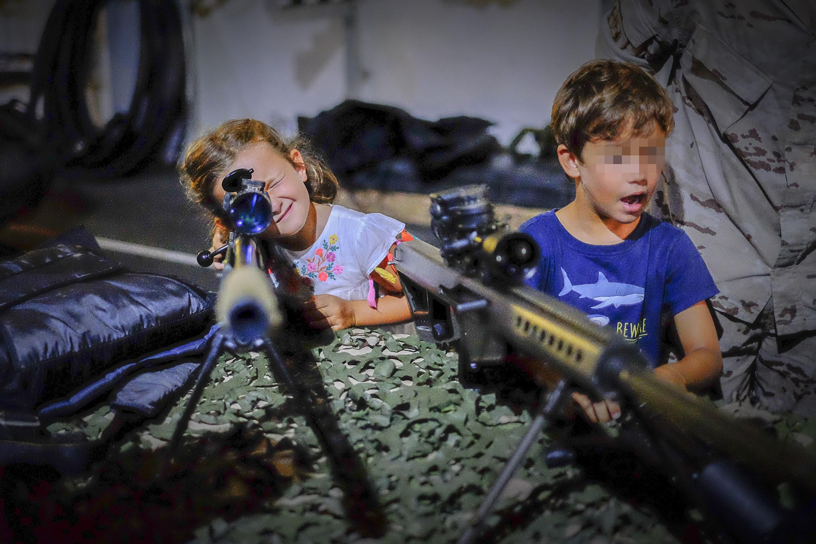 Jornada de puertas abiertas del 'Juan Carlos I' en el muelle de Cádiz