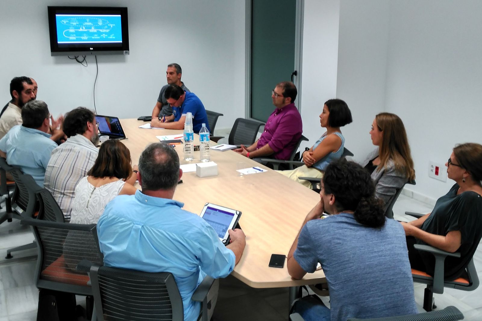 Primera reunión de profesores y estudiantes para organizar la primera edición de Ideas Factory.