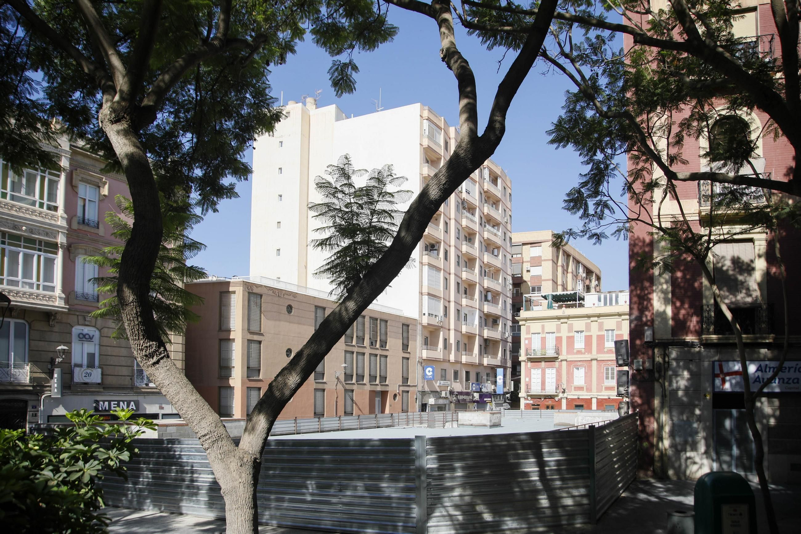 Estado actual del solar de la antigua sede de Correos tras su derribo.