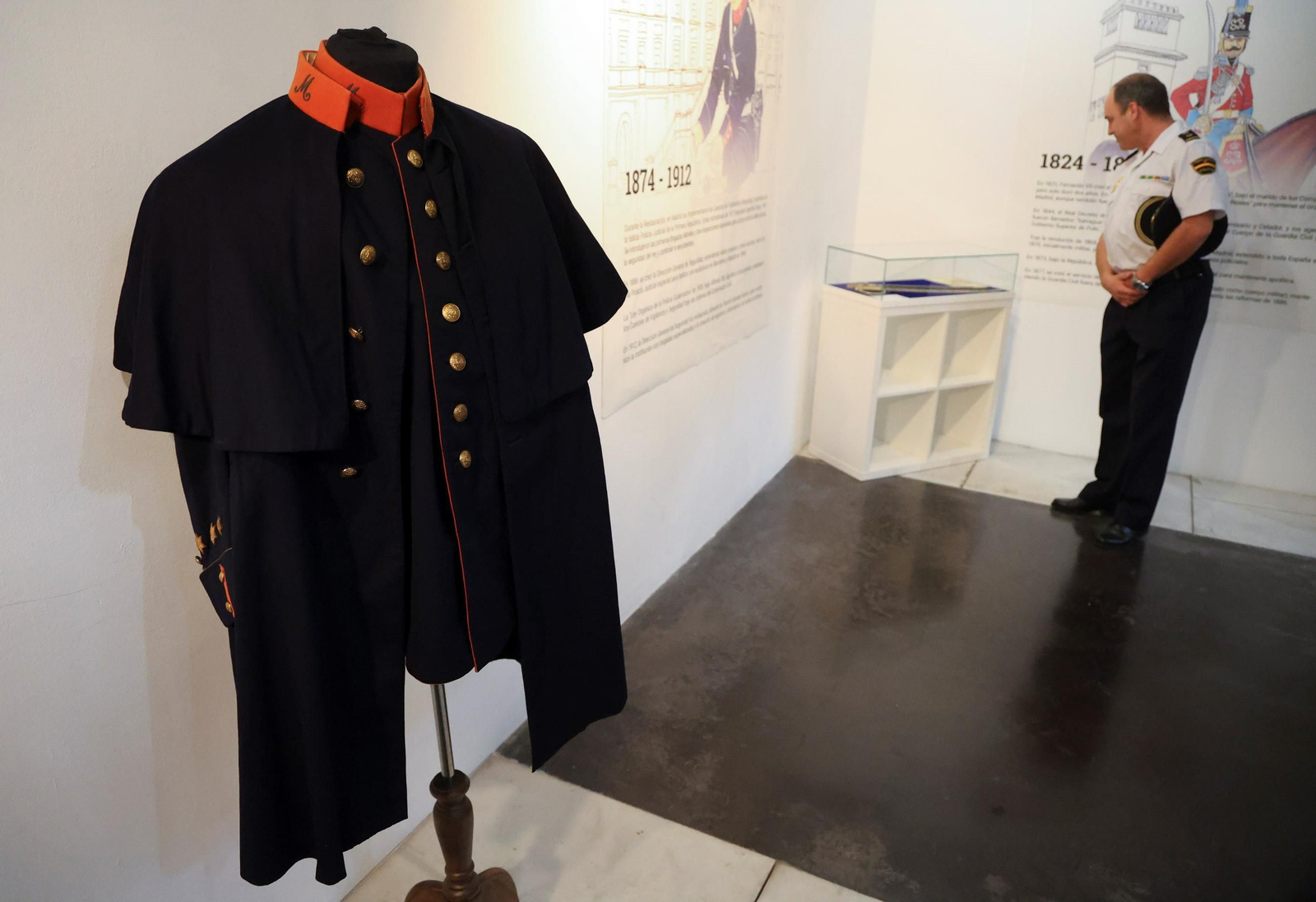 Una exposición recuerda los 200 años de historia de la Policía Nacional (fotos)