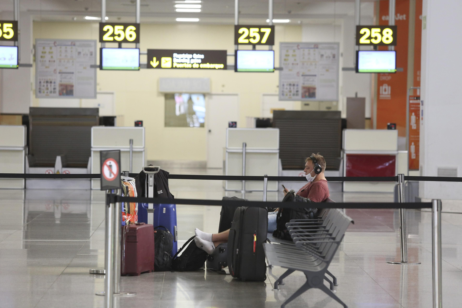 El aeropuerto de Málaga: A la espera de los primeros viajeros en el plazo de un mes
