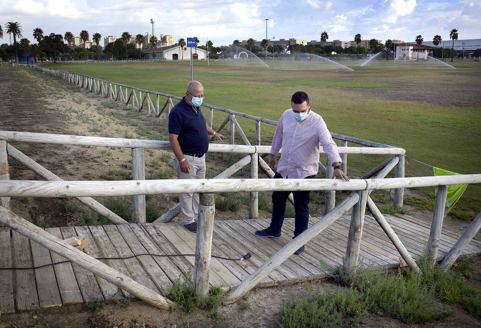 El delegado de Deportes, Jesús Alba, en la pradera de Chapín.