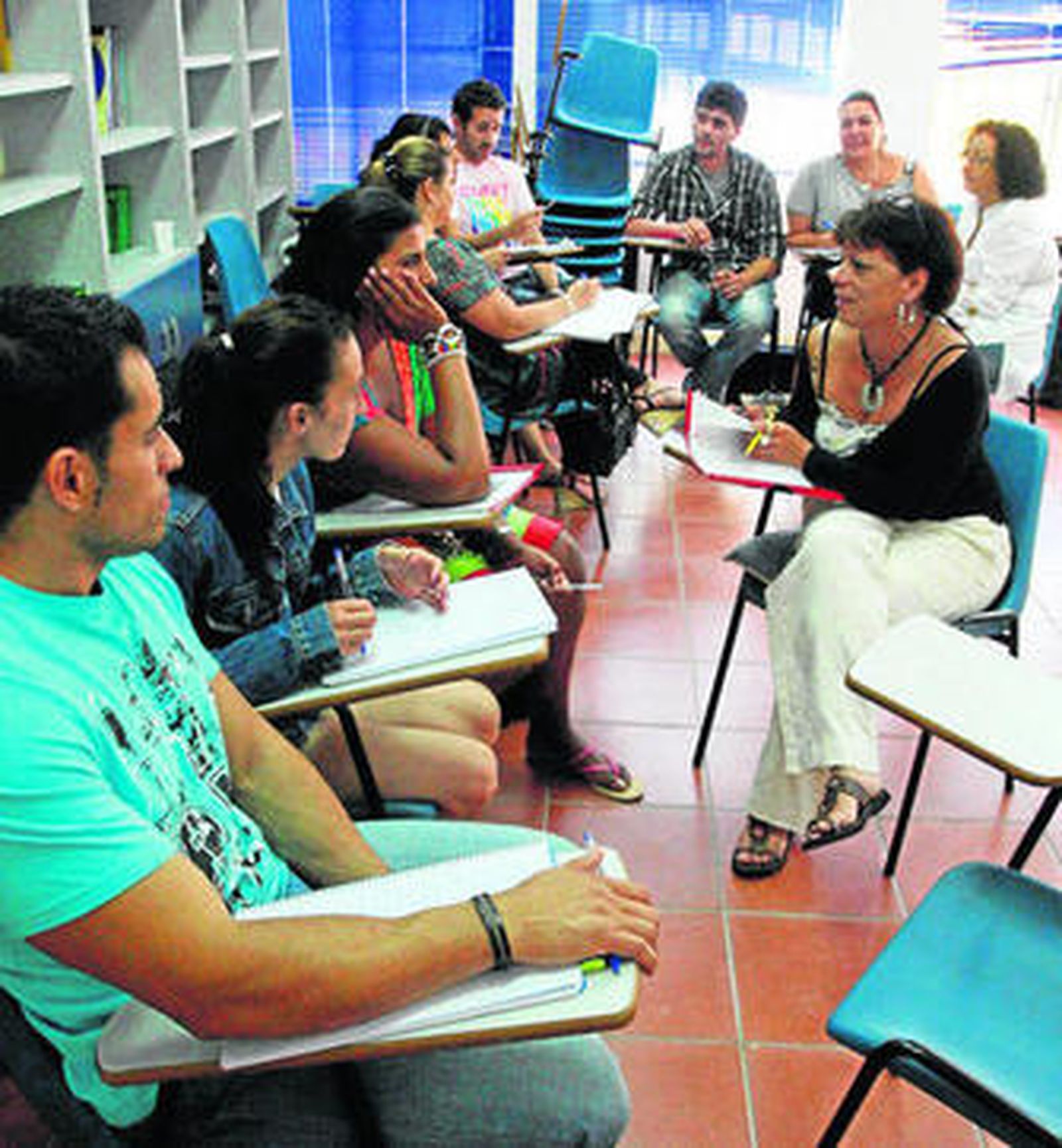 Alumnos del taller Entre Culturas que se imparte en el centro Padre Manjón de La Línea.