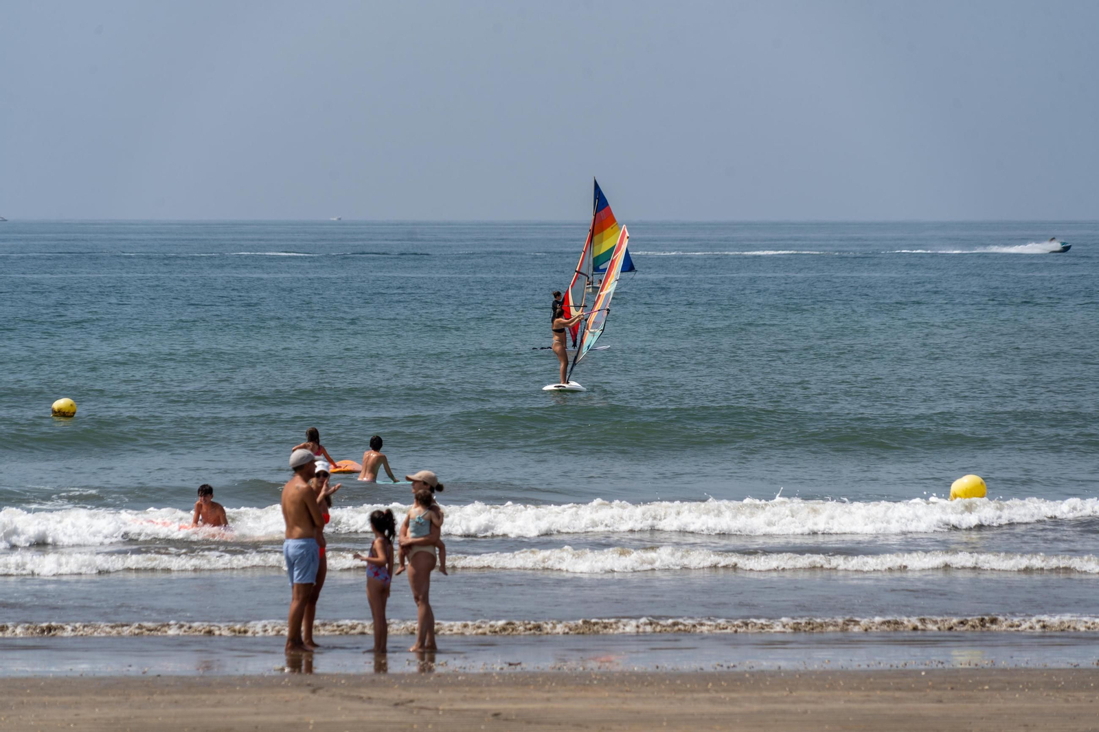 El ambiente de las playas de Huelva el domingo 24 de agosto