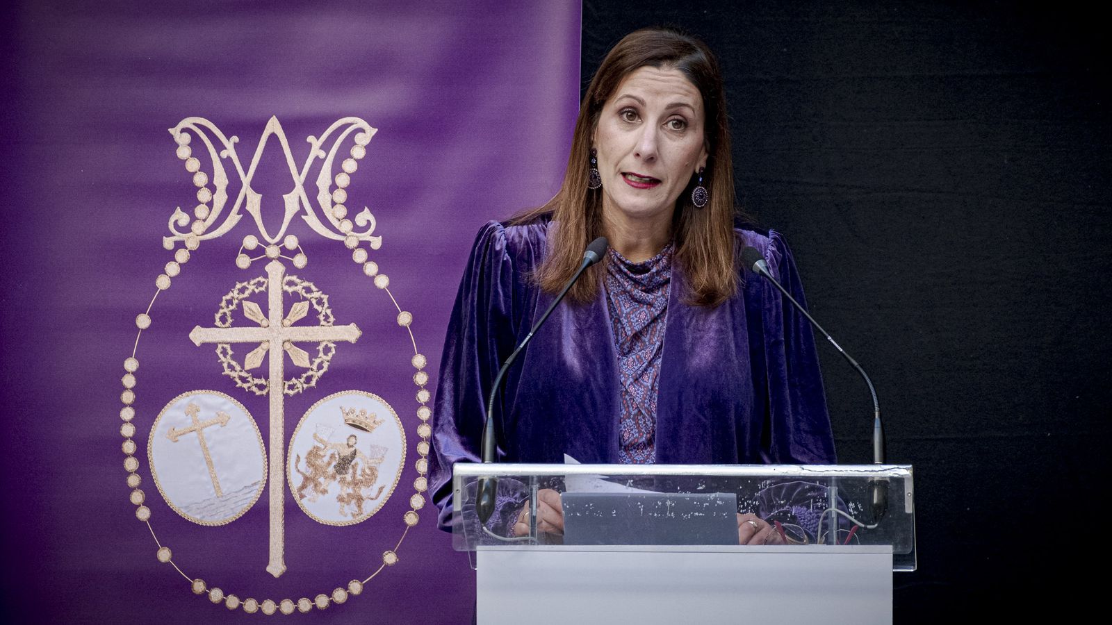 Las imágenes de la presentación del cartel y pregonero de la Semana Santa de Cádiz 2025