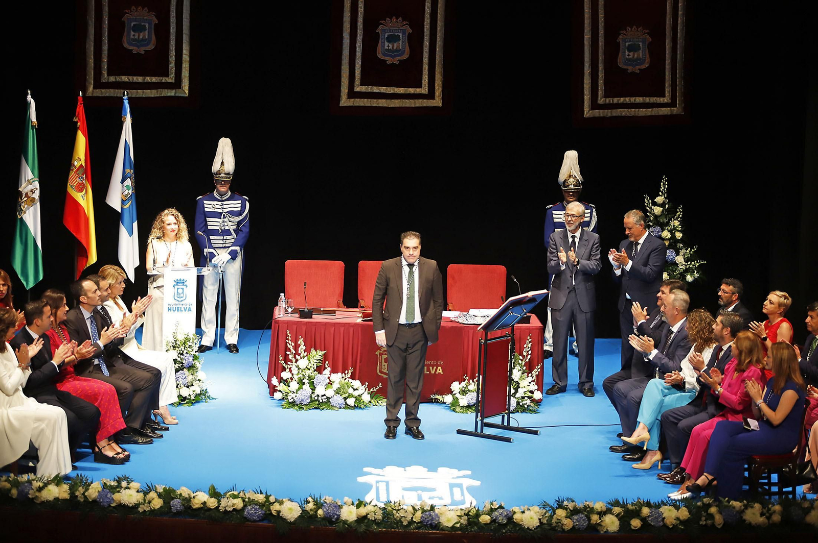 Imágenes de la toma de posesión de Pilar Miranda como alcaldesa de Huelva