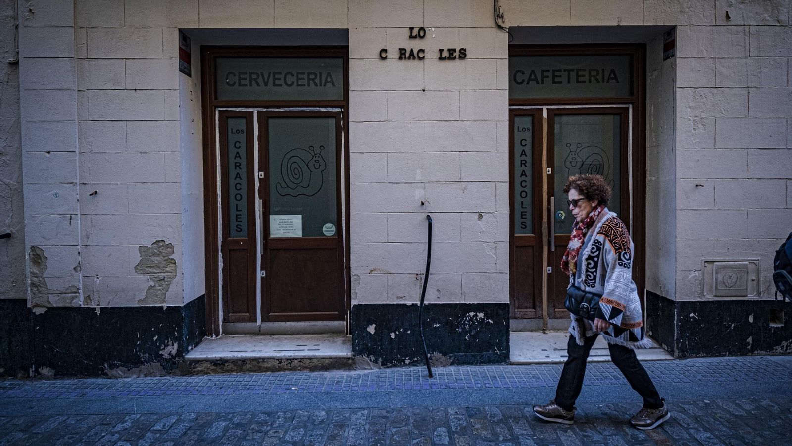 Fachada del bar Los Caracoles, que cerró sus puertas en Sopranis.