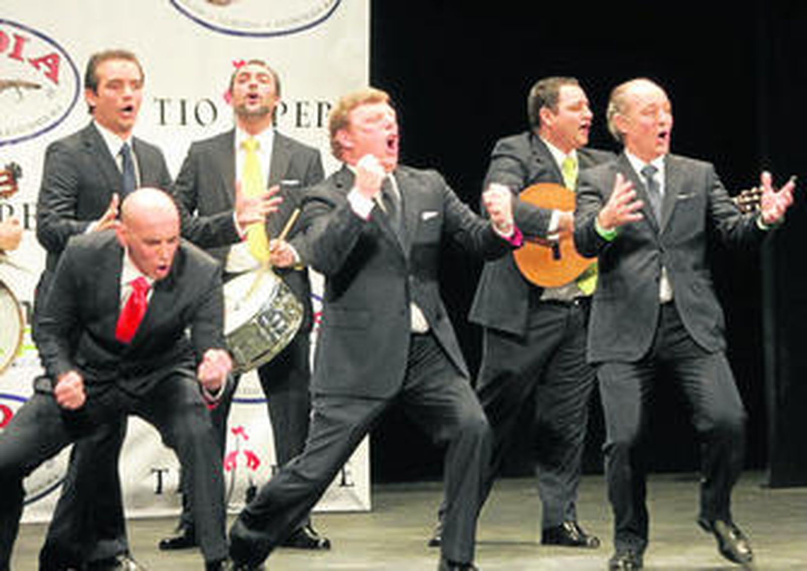 'Los pre-paraos' en su primera actuación. en la que dieron uno de los 'pelotazos' de este año en el concurso del Falla.