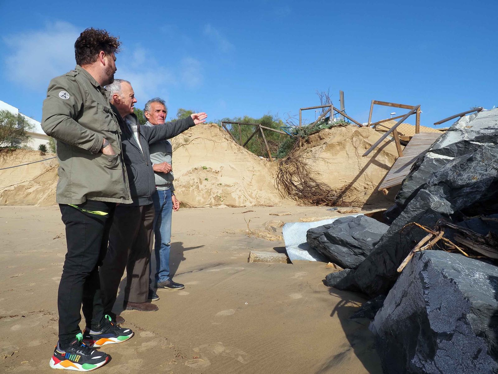 Responsables de la Asociación de Vecinos Portileños han analizado este miércoles los nuevos daños