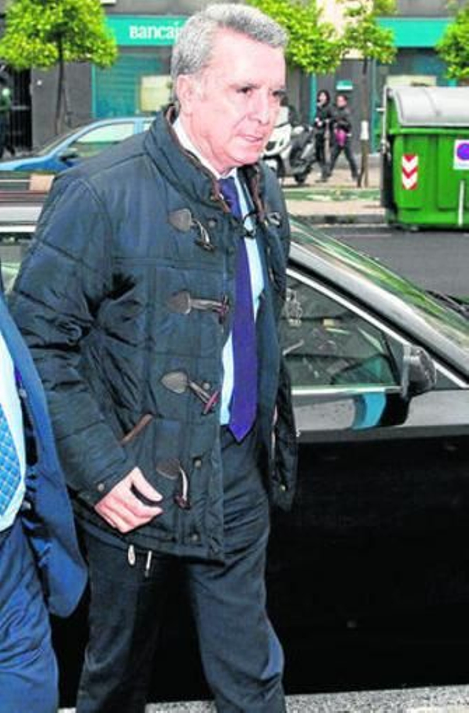 José Ortega Cano se dirige a los juzgados.