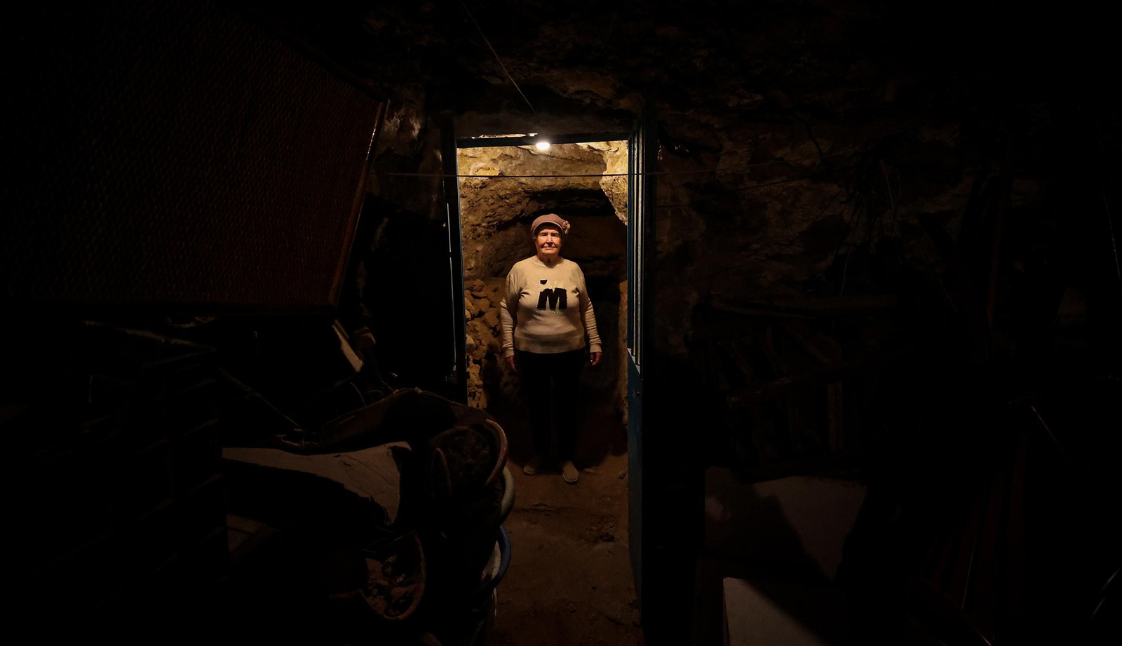 Así es la cueva de Encarna en la peña de Arcos