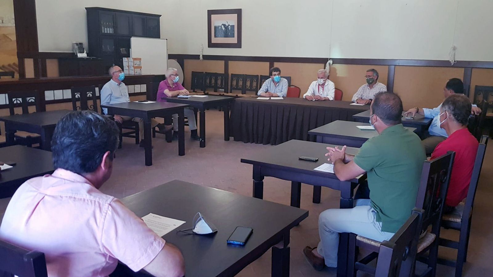 Reunión de cooperativas de vino de la DO Montilla-Moriles para pedir un plan especial para impulsar la comercialización.