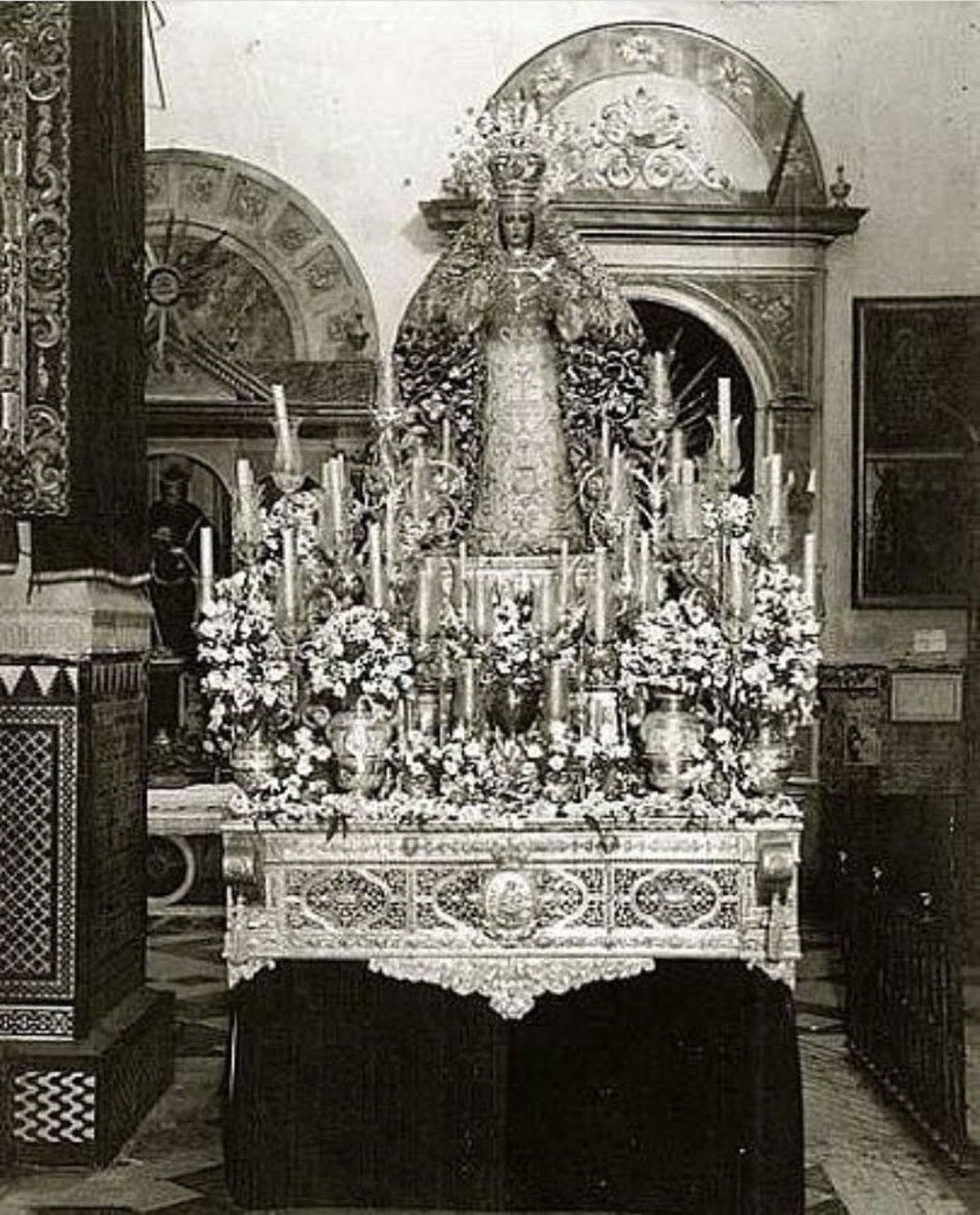 La O en Santa Ana antes de su procesión triunfal del 3 de junio de 1943