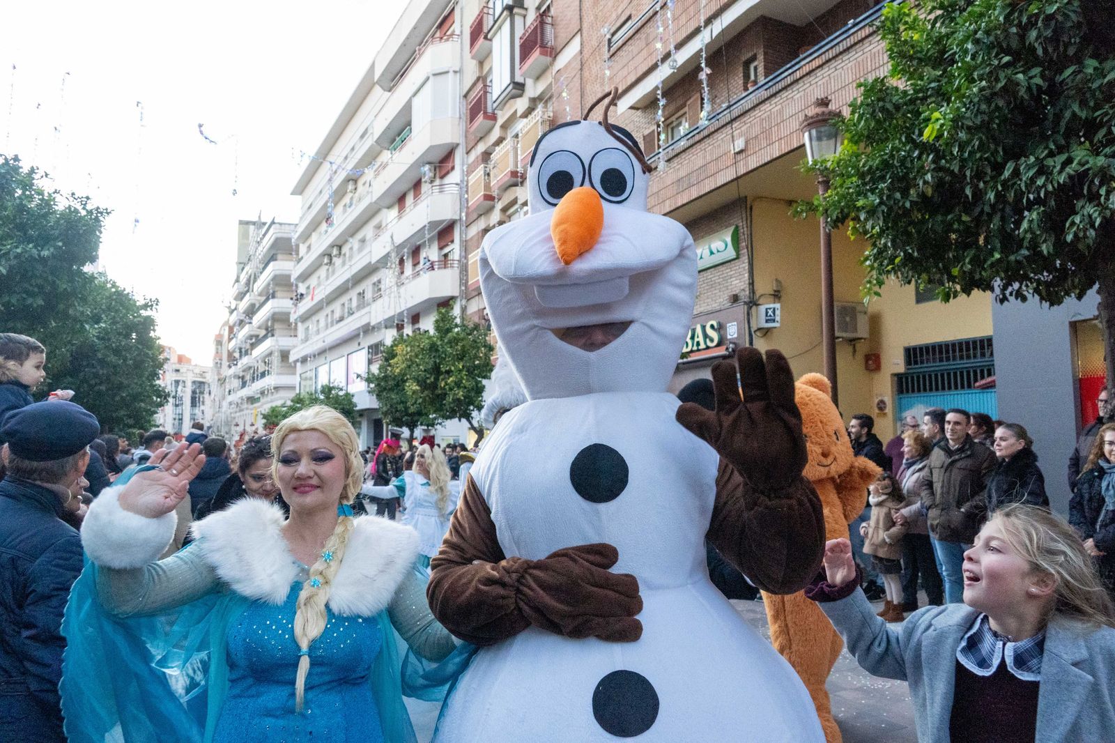 Las mejores fotografías del recorrido y la llegada al ayuntamiento de la cabalgata de Reyes Magos 2026