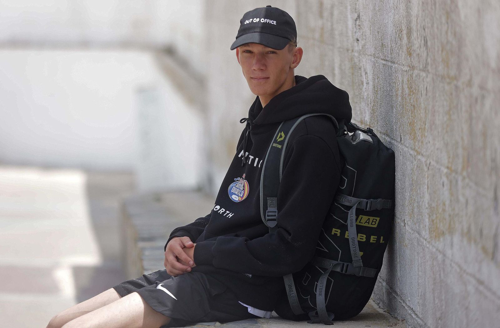 Fotos de Lorenzo Casati y Valentin Hoenderop, participantes del Red Bull King of the Air Tarifa 2025