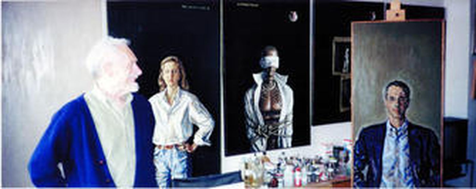 Eufemiano Sánchez en su estudio del Paseo de la Castellana de Madrid, en 1995, año de su fallecimiento. En el caballete, un retrato de su yerno, Antonio de la Llama.