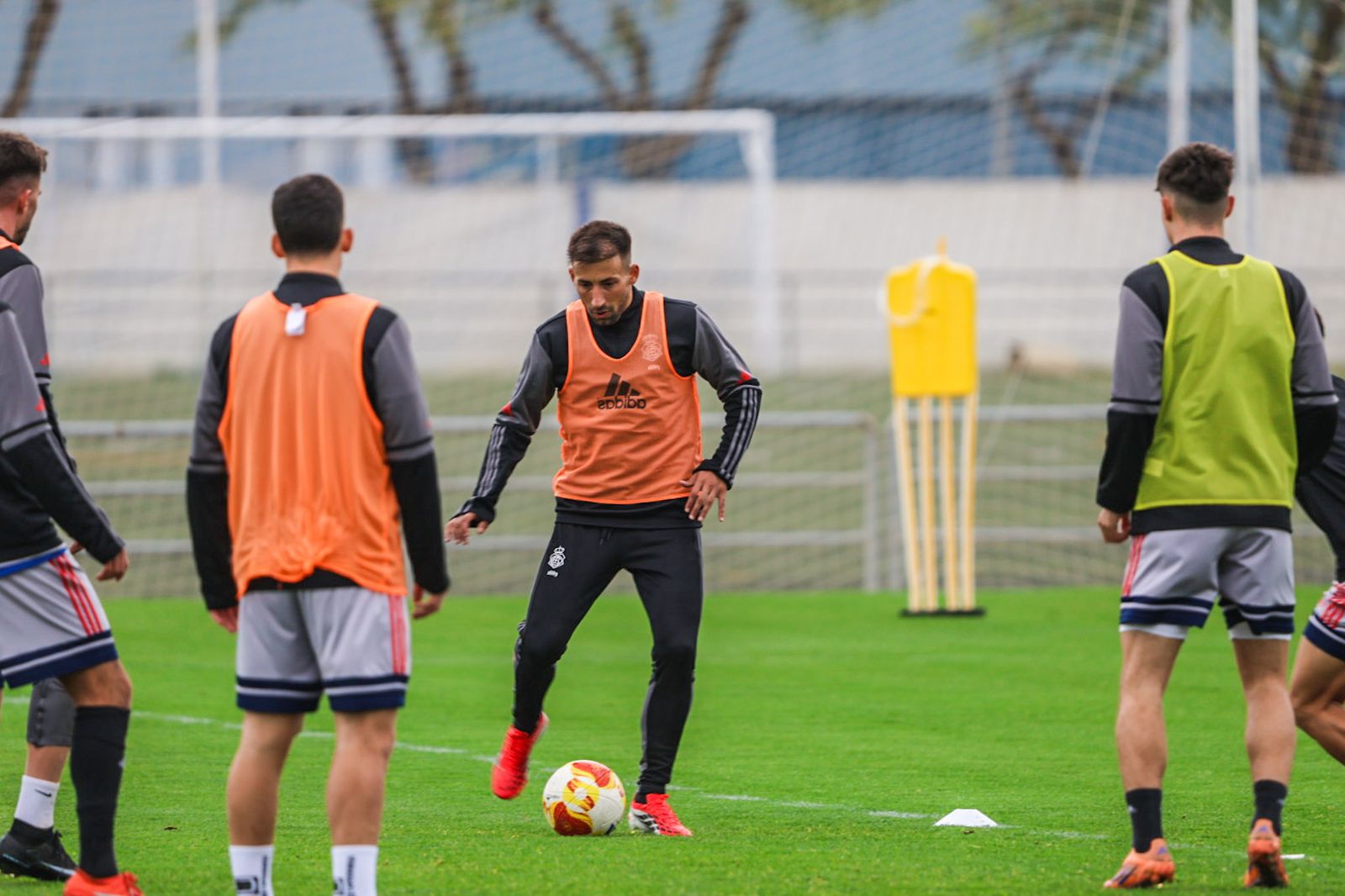 Entrenamiento del Recre con la incorporación de nuevos jugadores, en fotografías