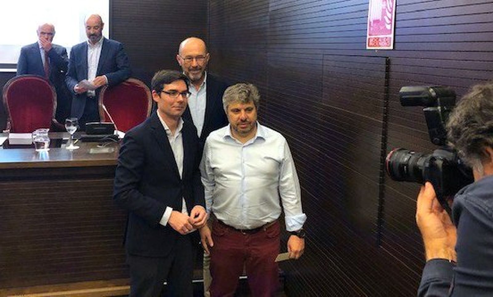 El Dr. José María Millán de la Universidad de Huelva tras recoger su premio.