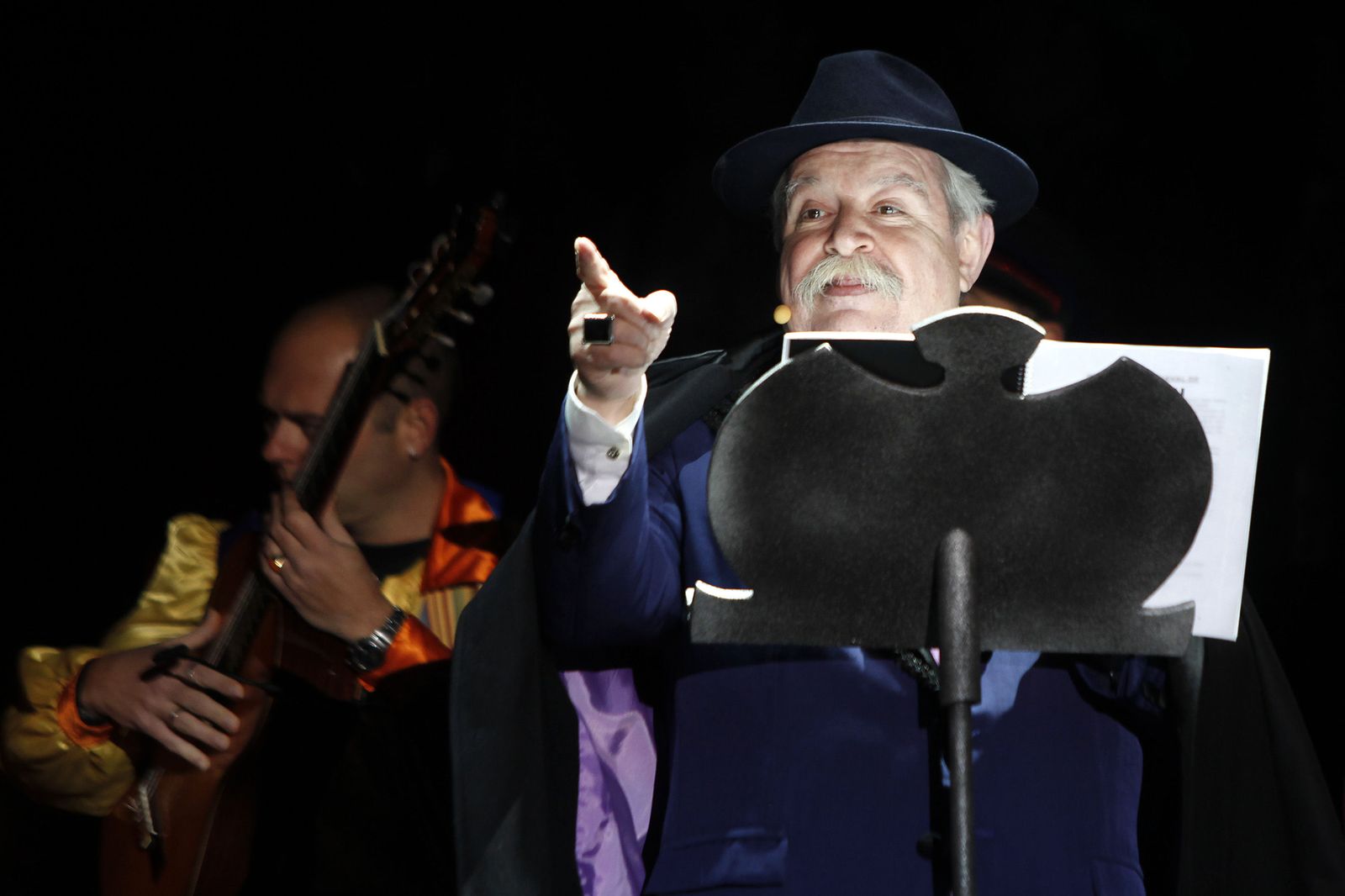 En su pregón del Carnaval de Cádiz, en 2011.