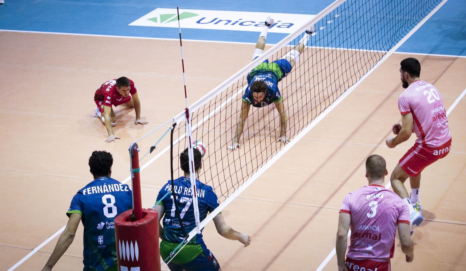 Unicaja Costa de Almería-Arenal Emeve de la Superliga, en imágenes