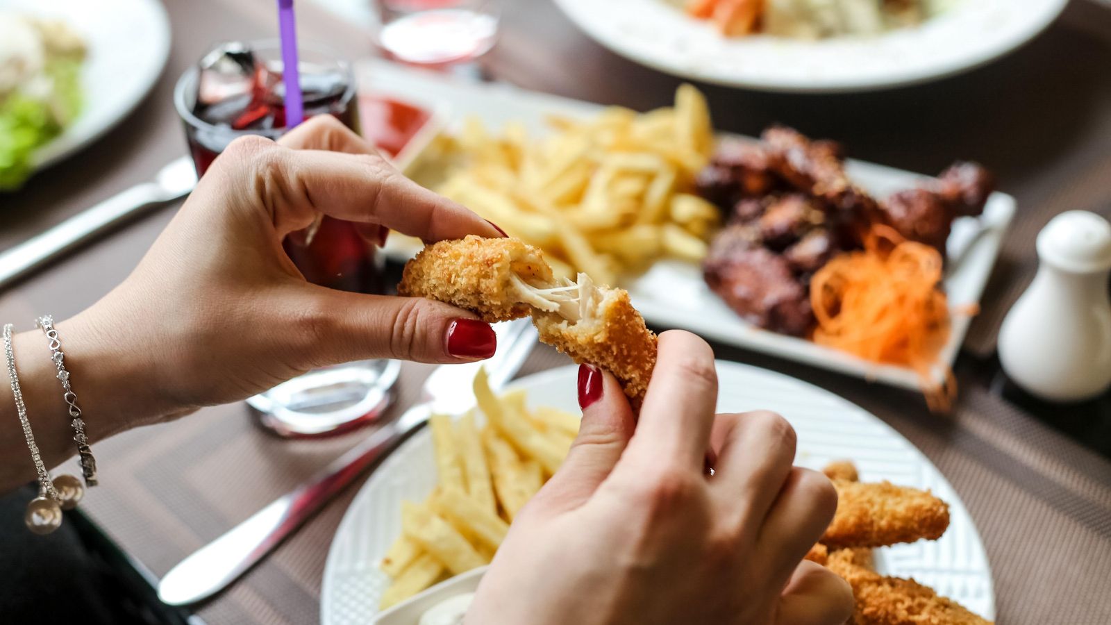 En momentos de estrés se tiende a ingerir alimentos con más azúcar y grasas