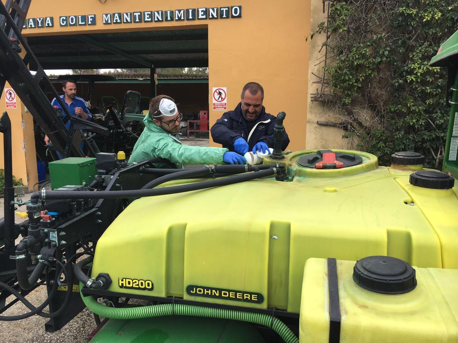Maquinaria del campo de golf de Atalaya.