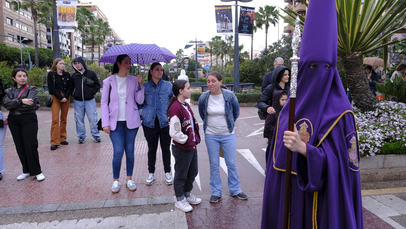 Pasión vuelve a su Iglesia de Santa Teresa azotada por la lluvia