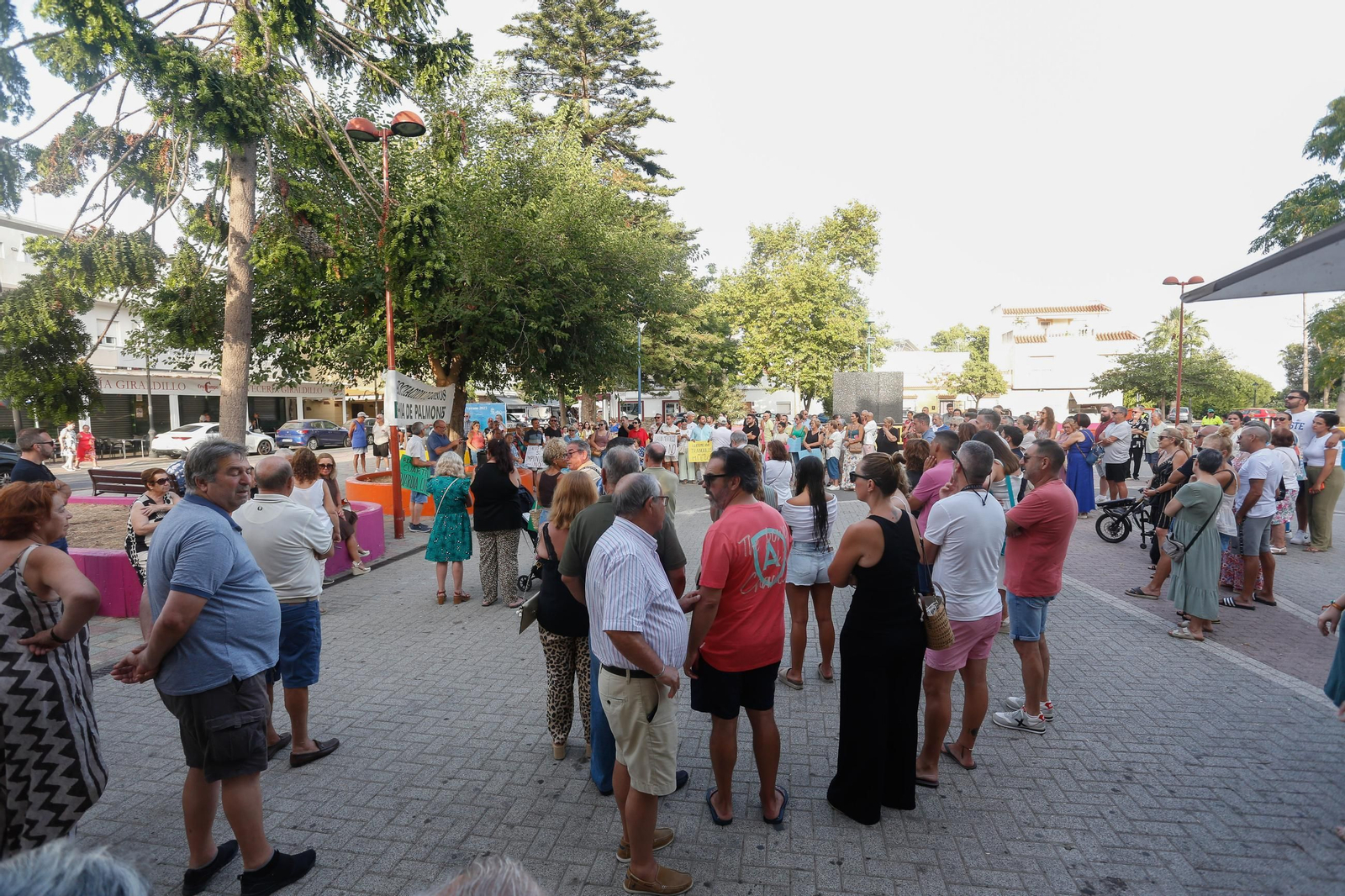 Las fotos de la concentración "Por un Palmones tranquilo"
