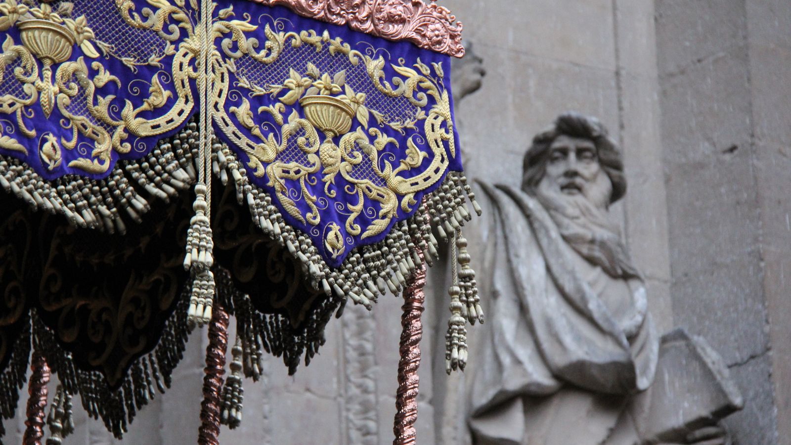Bordados del palio de la Virgen del Sacromonte
