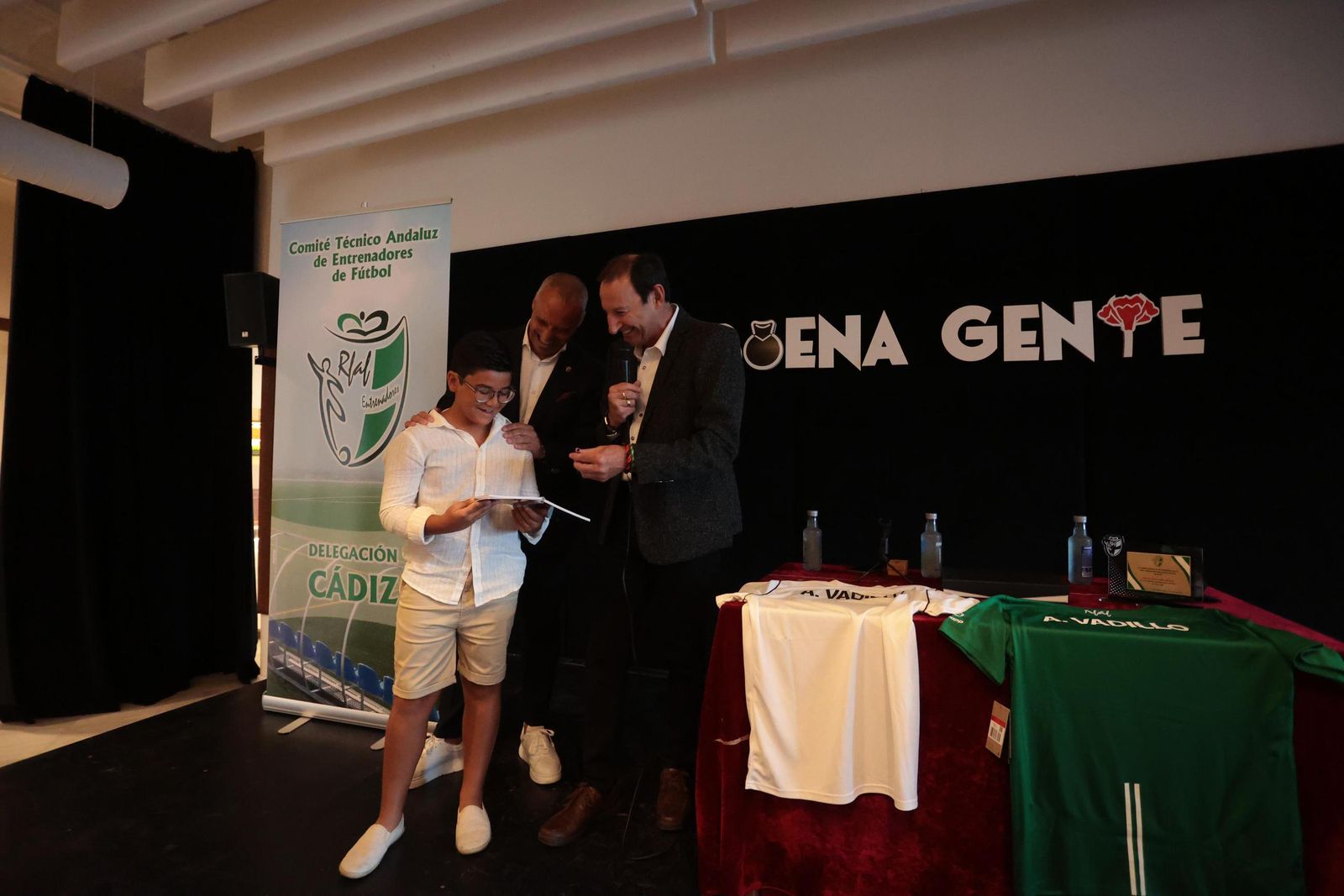 Los mejores momentos del homenaje a Antonio Vadillo