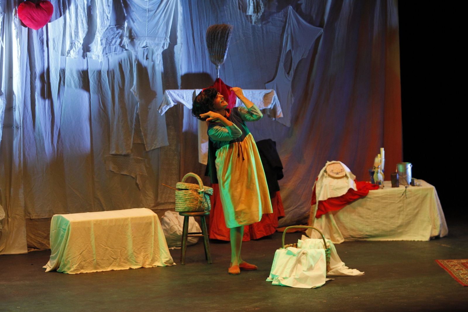 Fotogalería Festival Teatro El Ejido. Obra "El Desván de los Hermanos Grim"