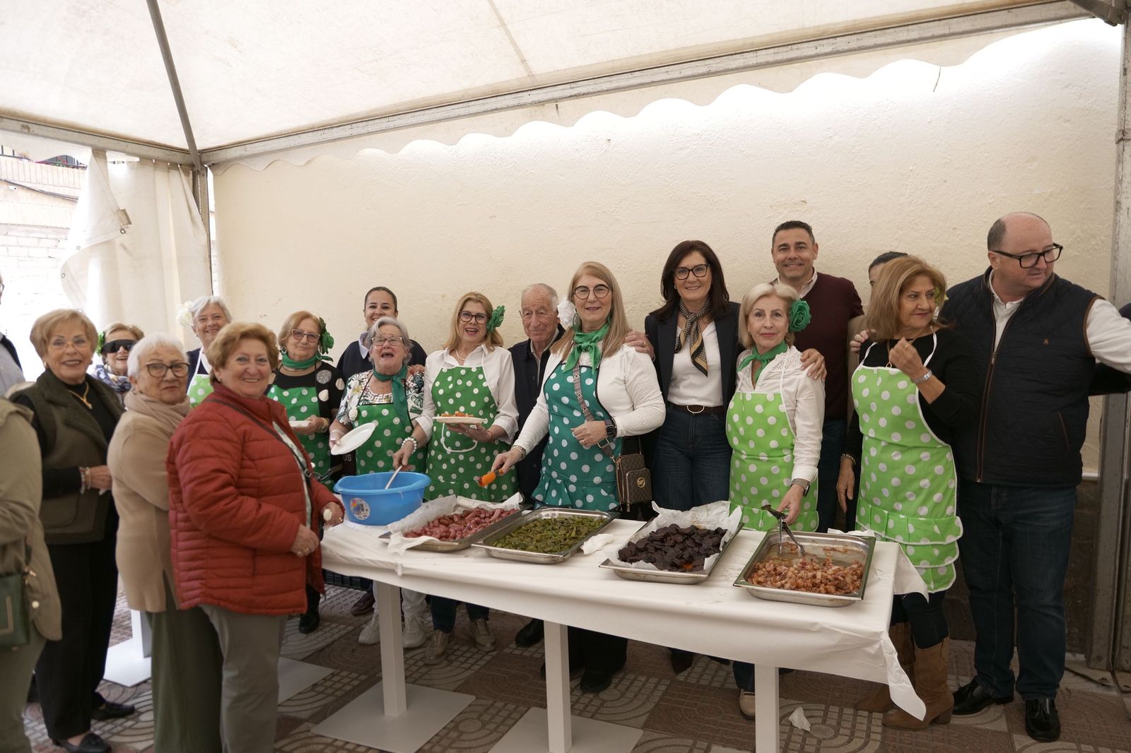 Así se han vivido las tradicionales y multitudinarias migas de Roquetas de Mar