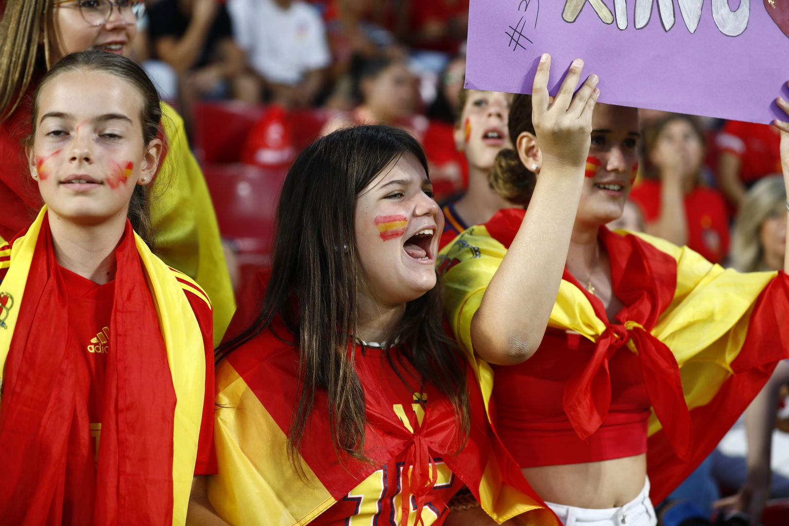 Así fue el ambiente en Los Cármenes del partido España-Chipre