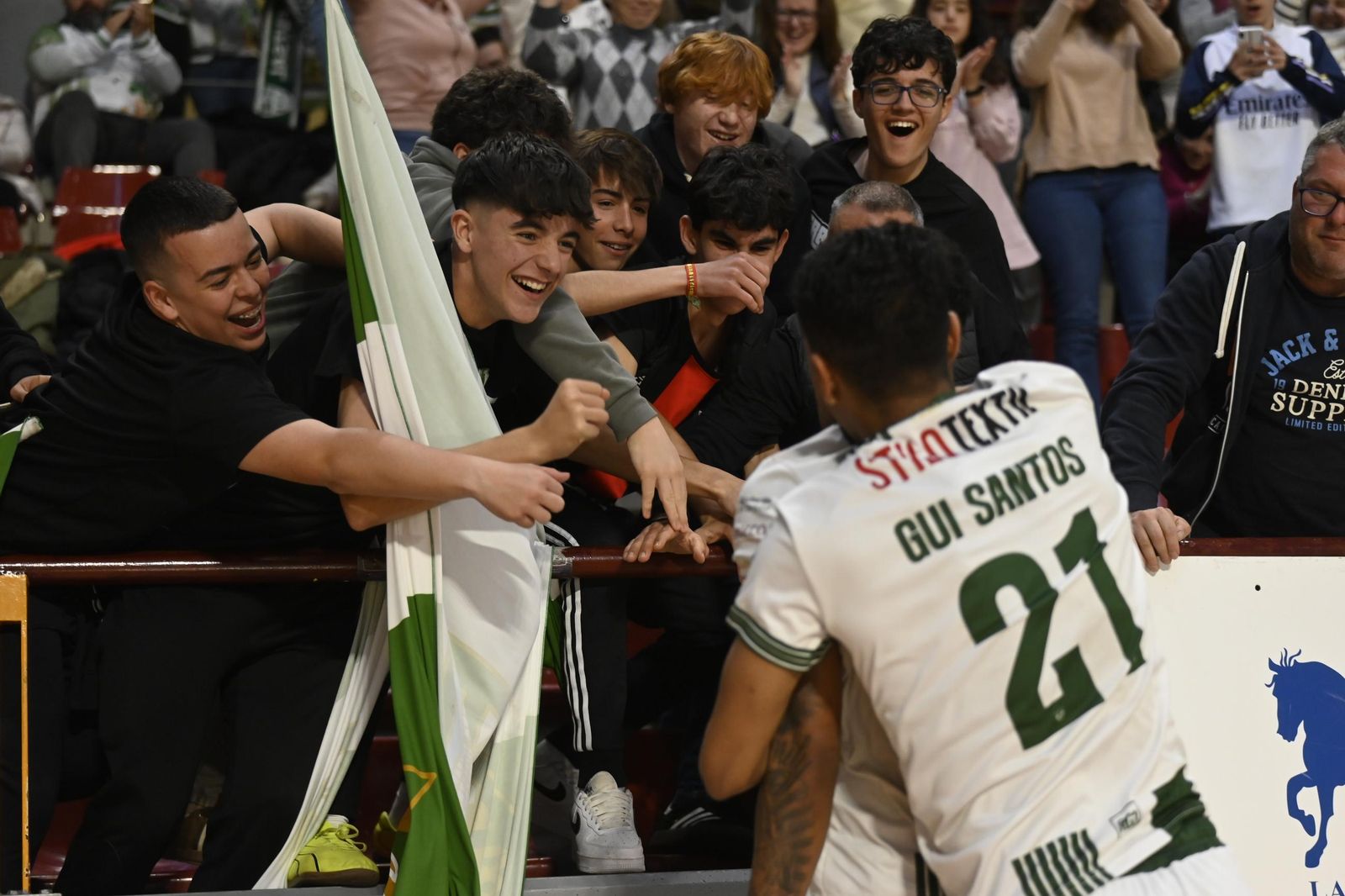 Las mejores fotos del ambiente en Vista Alegre para el Córdoba Futsal - Ribera Navarra
