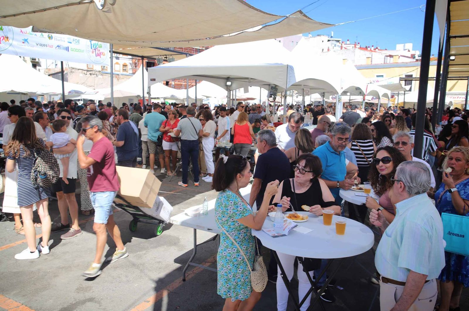 Imágenes del ambiente en la Feria de la Tapa de Huelva