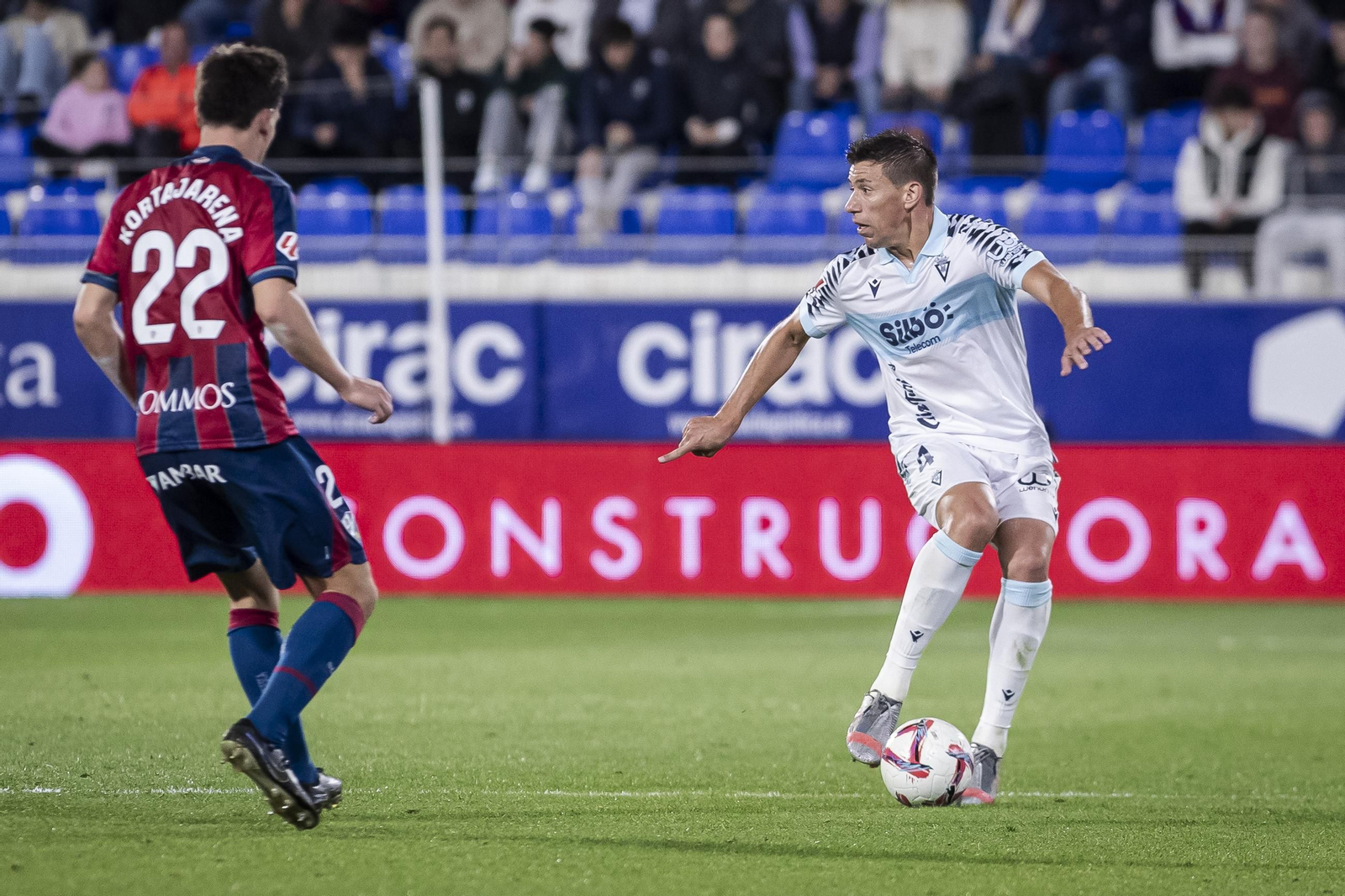 Las imágenes del partido entre el Huesca y el Cádiz C.F