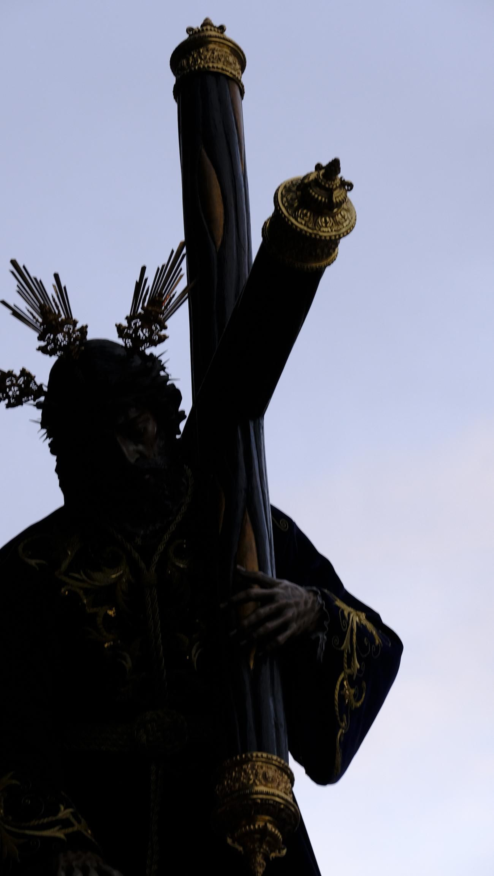 Pasión vuelve a su Iglesia de Santa Teresa azotada por la lluvia