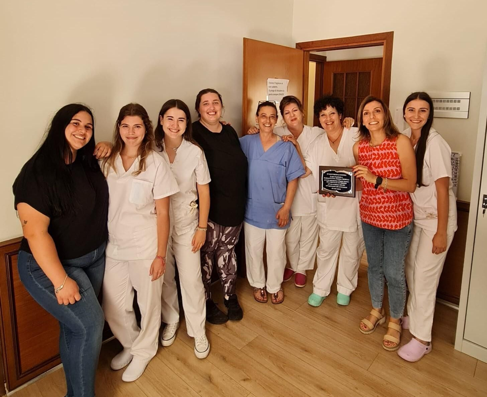 Varias alumnas que han realizado sus prácticas en Roma.