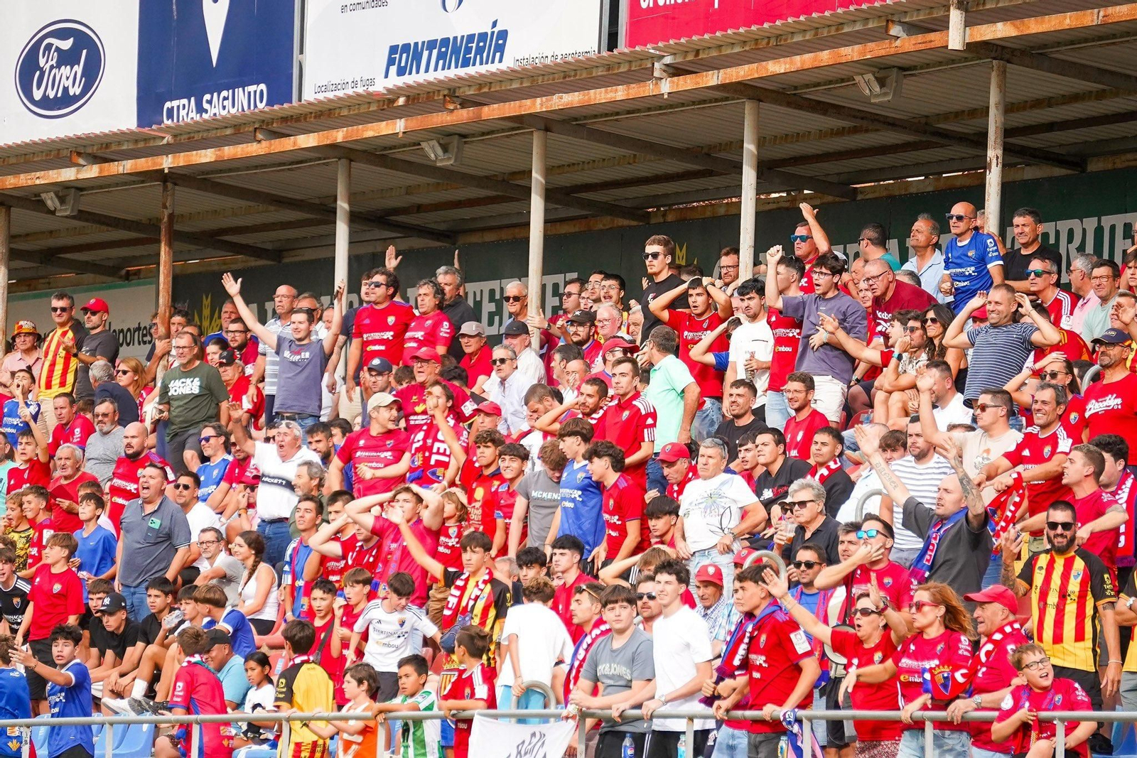 Graderío del campo Pinilla.