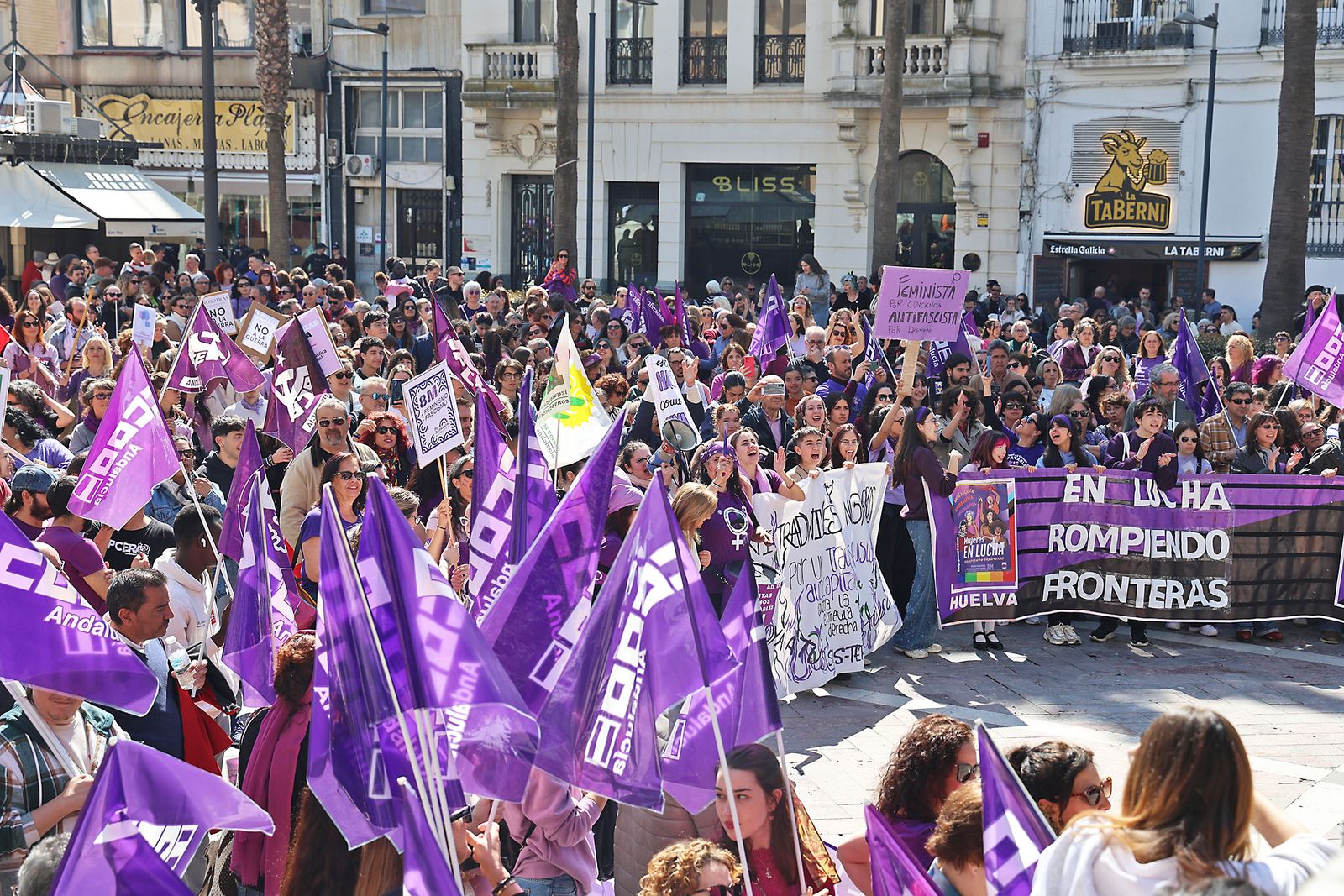 8M: Las fotografías de la manifestación del Día de la Mujer