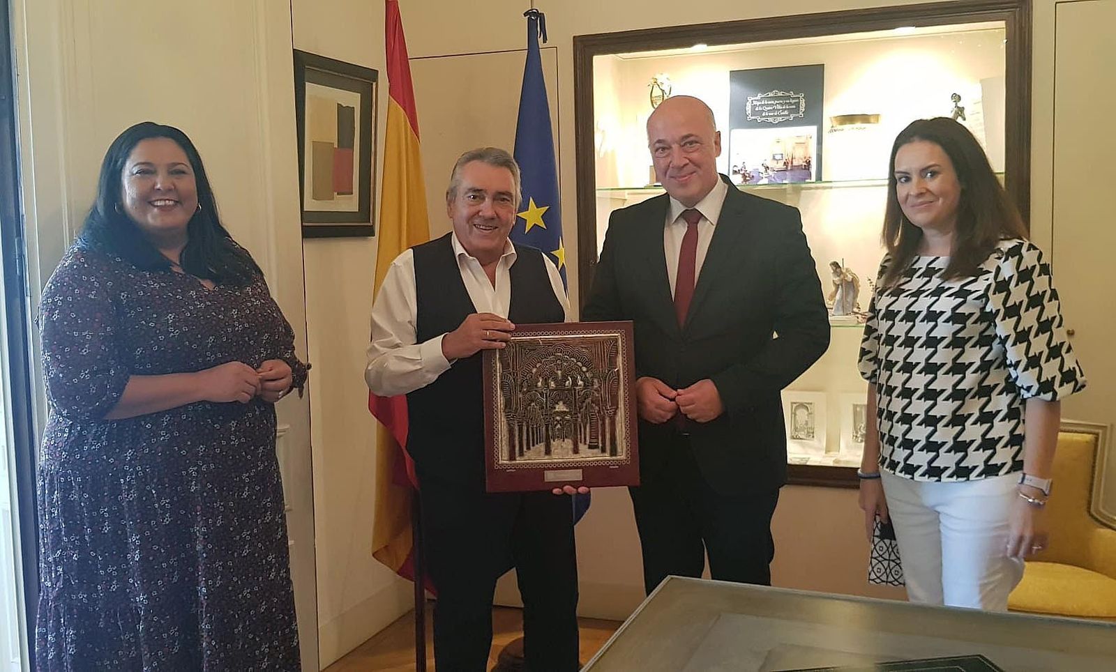 Encuentro institucional en París.